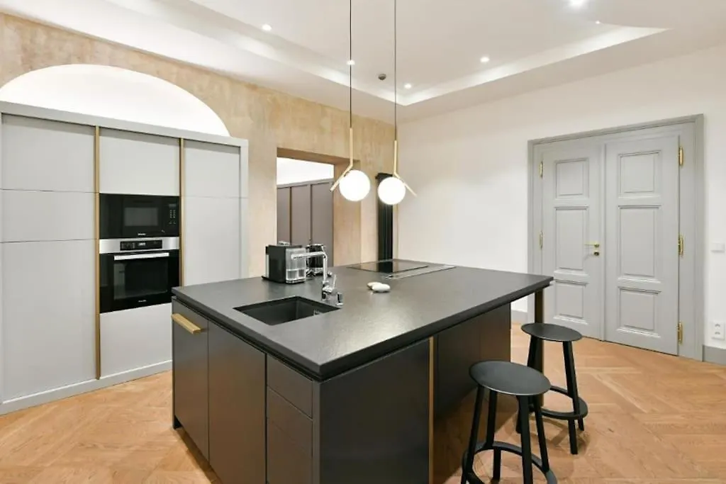 Ferienwohnung Luxury Old Town Apt, Parking Prag Apartment